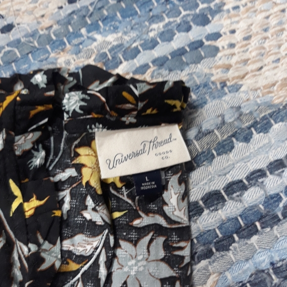 Universal Thread Top - Picture 3 of 4